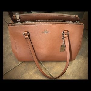 Light brown Coach Purse ( SV/ Saddle)